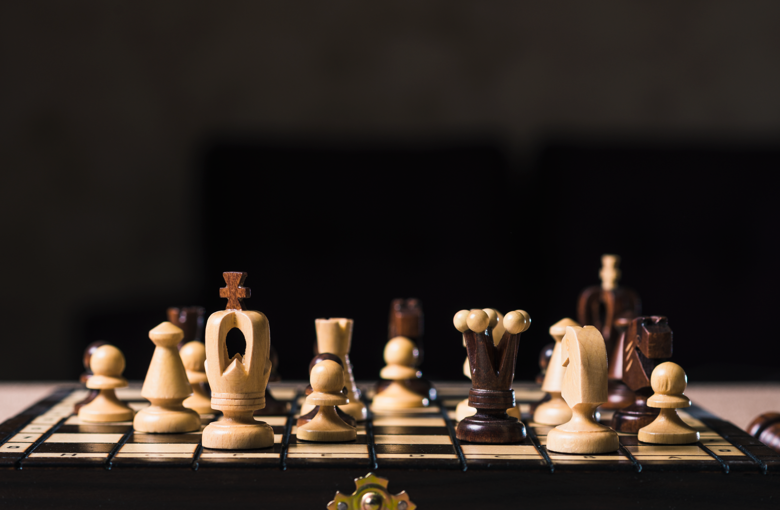 Aula online de xadrez da biblioteca reúne dicas de jogadas
