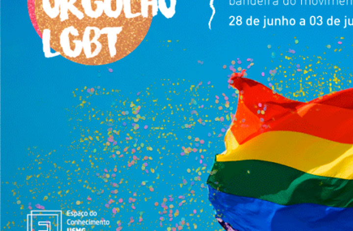 Foto da bandeira do Orgulho LGBT, com as sete cores do arco íris, com o fundo de céu azul